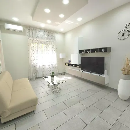 Cidemi House Apartament *